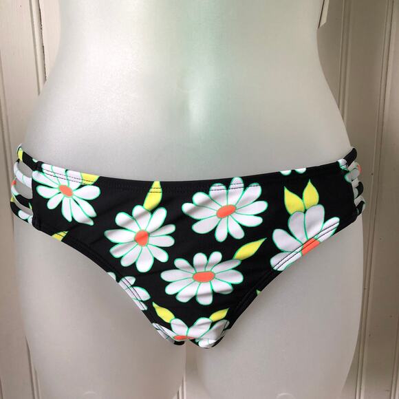 SALT + COVE Juniors Strappy Underwire Push Up Top (XS) Hipster Bottoms (S) - Picture 2 of 6